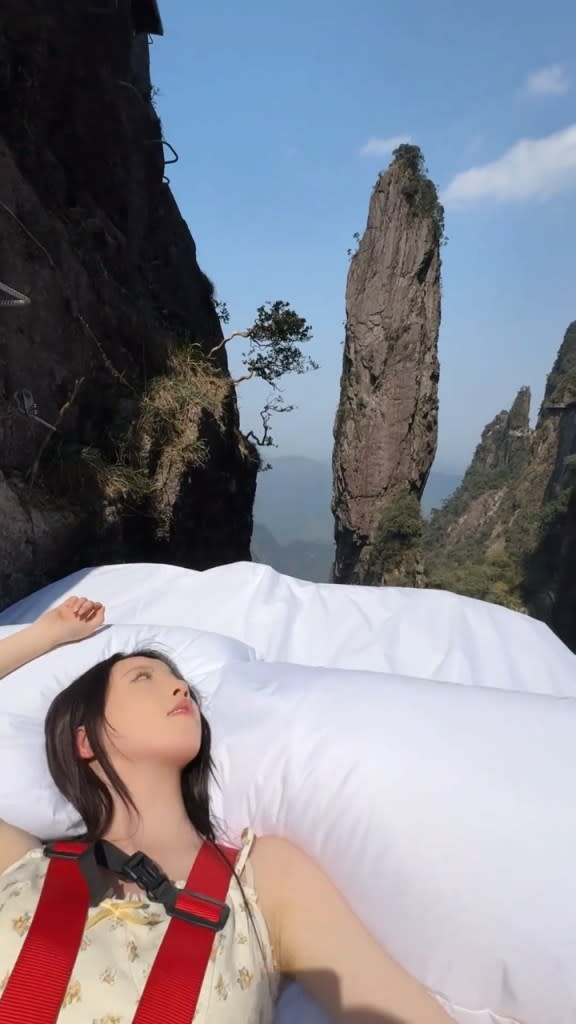 Brave Selfie Trend Goes Next Level with This Terrifying Cliffside Bed
