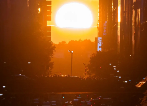 Manhattanhenge 2025 in New York City - The Sunset Spectacle of the Year